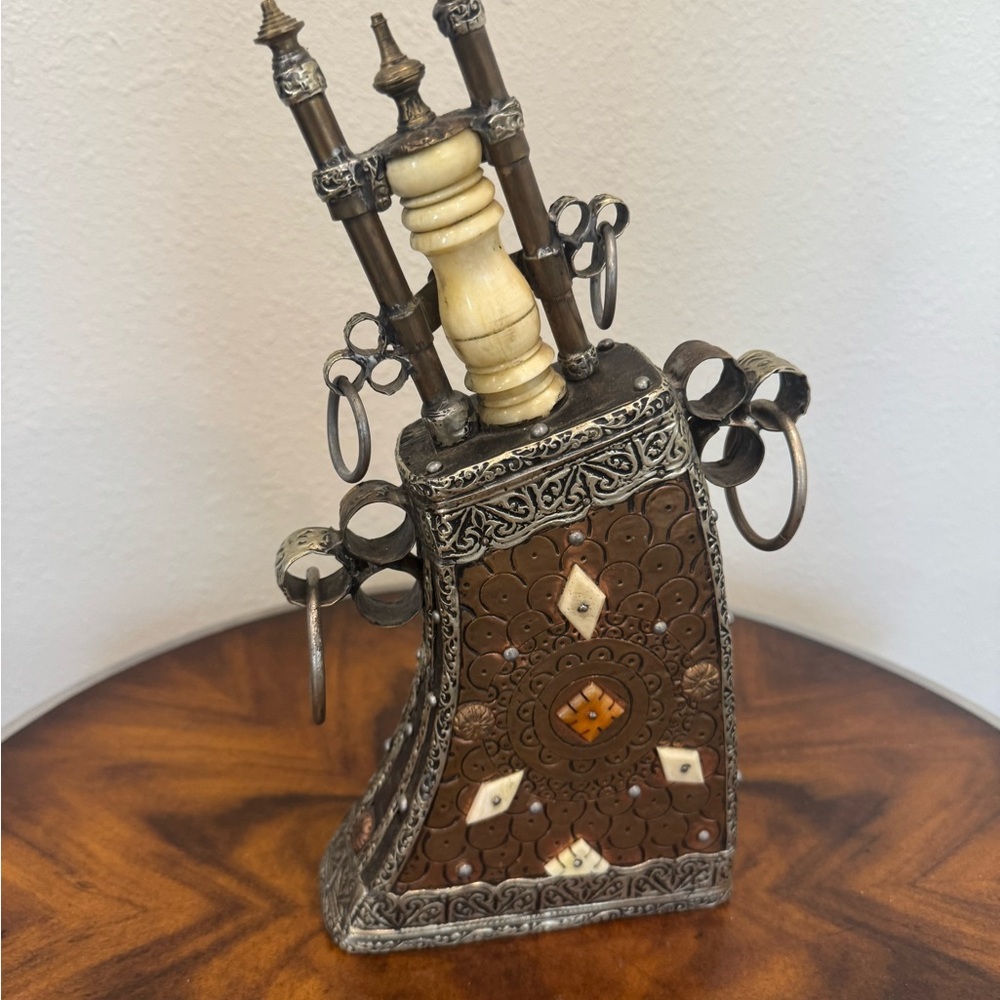 Antique Moroccan Tribal Gun Powder Flask / Case Hand Hammered With Bone Neck - Picture 8 of 16